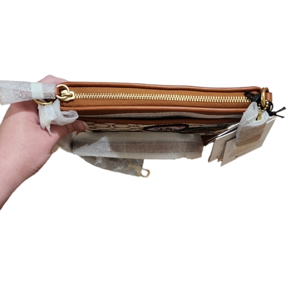 🆕️Disney X Coach LIMITED EDITION Kitt Messenger Crossbody - Picture 7 of 15